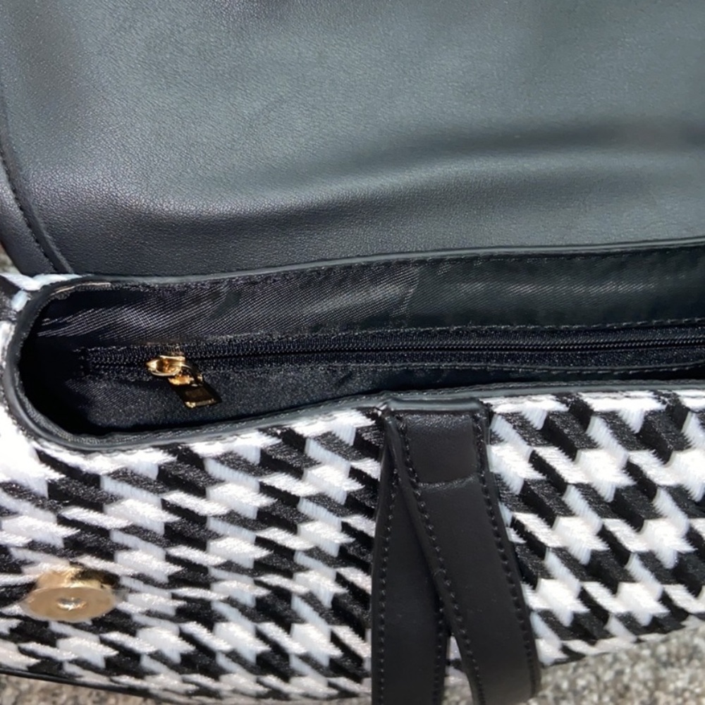 Houndstooth Saddle Purse - Picture 6 of 6